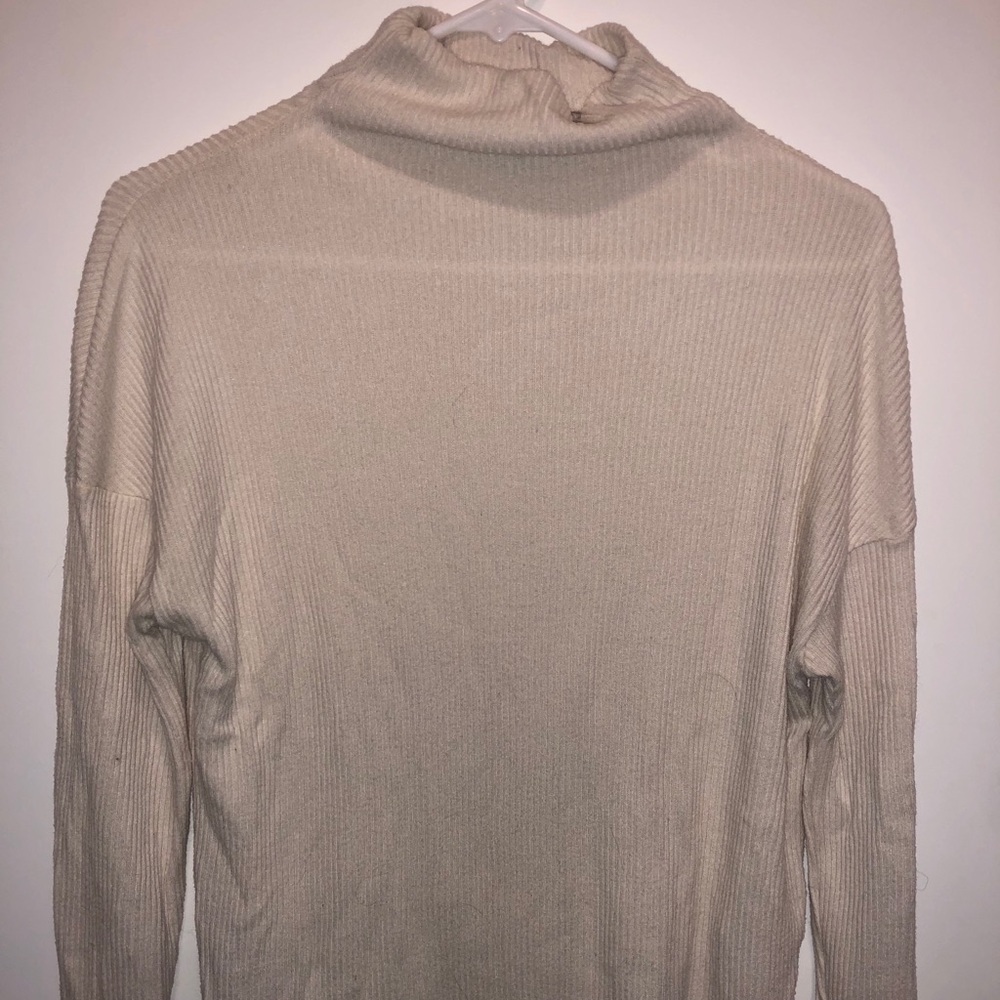 Cream colored sweater 🤍